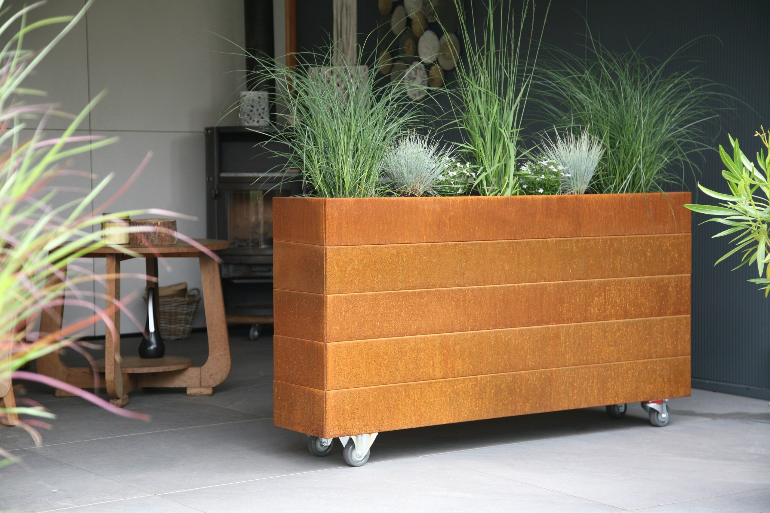 bloembak modulair plankmodel corten staal zwenkwielen (2)
